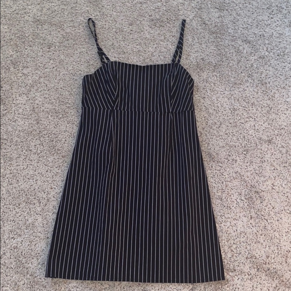 i’m selling this adorable dress!!!